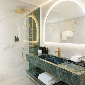 Elegant bathroom with washbasin, mirror and walk-in rain shower