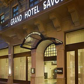 Hoteleingang vom Grand Hotel Savoy