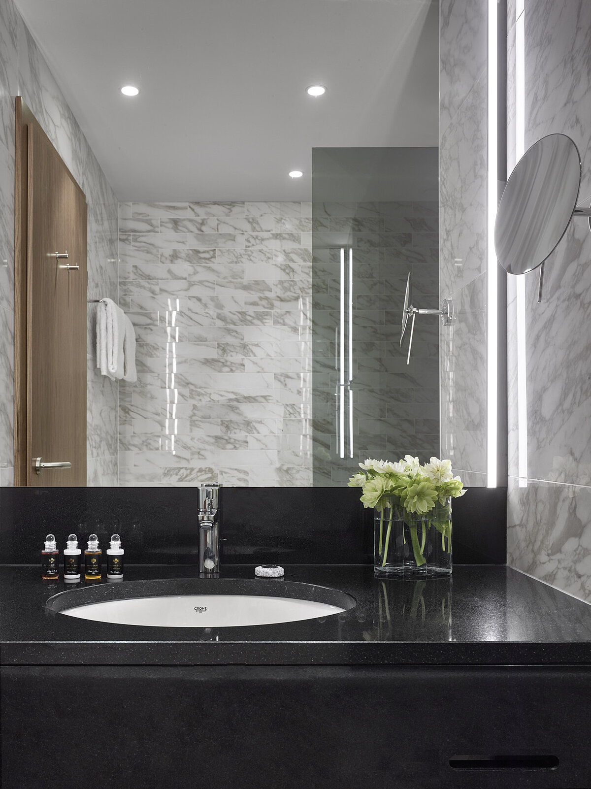 modernes Badezimmer im Grand Hotel Savery
