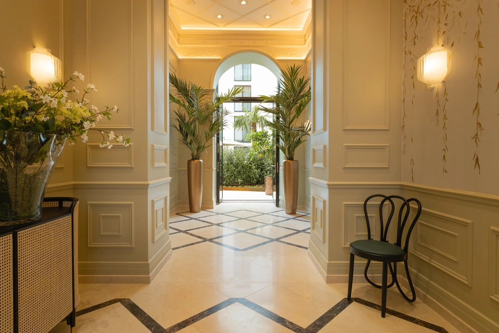 Hotel Lobby with view to the garden entrance
