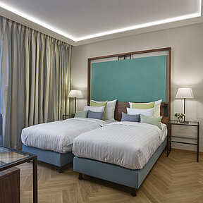 2 Einzelbetten im Hotelzimmer