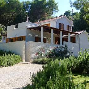 Quietly located in a beautiful Mediterranean Garden