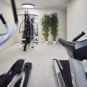 Fitnessstudio mit Laufband im Grand Hotel Savoy