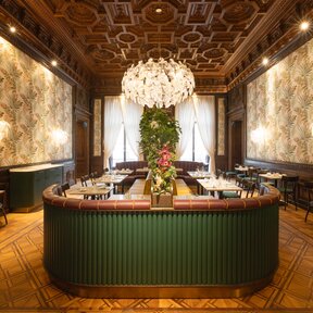 Impressive bel étage with upholstered walls and chandelier