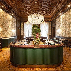 Impressive bel étage with upholstered walls and chandelier
