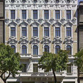 das ganze Grand Hotel Savoy von vorne