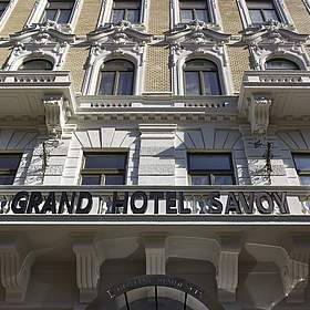 Namensschild vom Grand Hotel Savoy