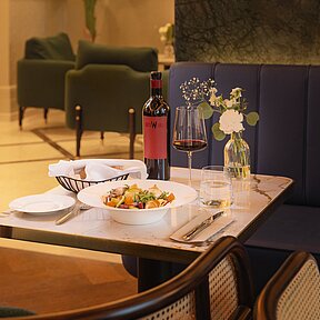 A set table in the Bistro Sophie