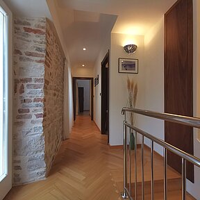 Flur der 2. Etage der zu Schlafzimmern führt