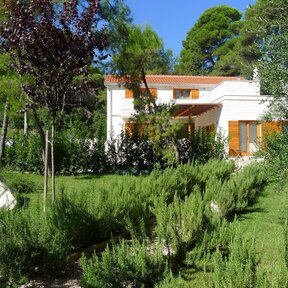 Quiet and idyllic location admidst a beautiful Mediterranean garden