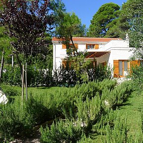 Quiet and idyllic location admidst a beautiful Mediterranean garden