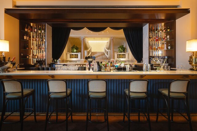 Offerta "Prenota diretto" Bar Sophie with view to the imposing staircase