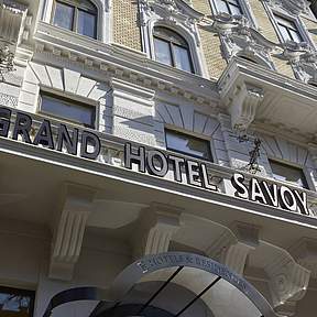 Namensschild vom Grand Hotel Savoy