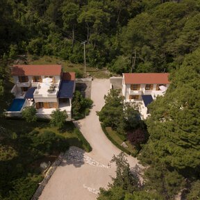 Location of Villa Azzurro on the left; right Villa Bianco