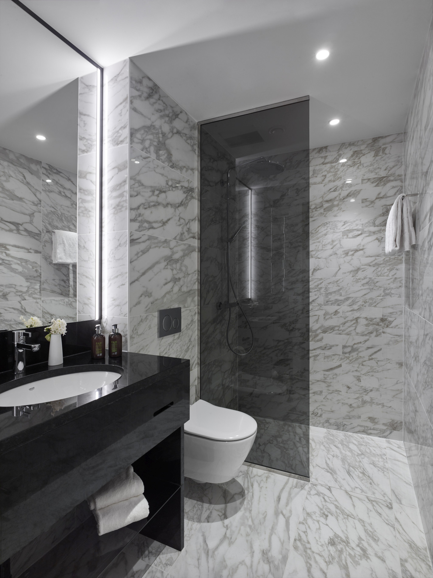 modernes Badezimmer im Grand Hotel Savery